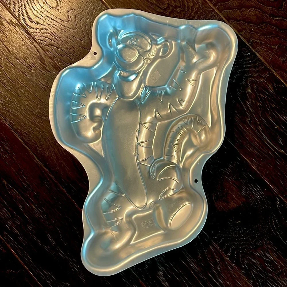 Wilton Disney Tigger the Tiger Birthday Aluminum Cake Pan 2105-3001 Vintage